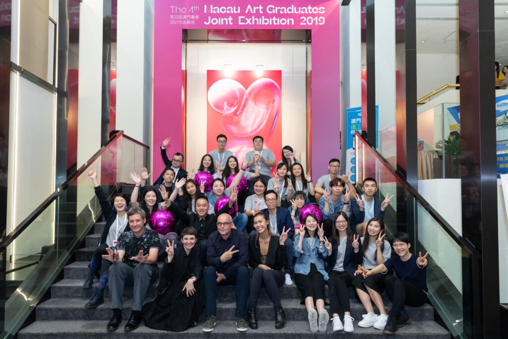 Gruppenfoto mit Dr. Jianping He am I lacau Art Graduates Joint Exhibition 2019.